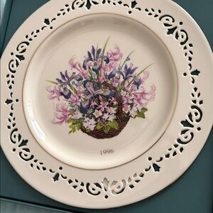 Lenox Limited Edition Cream and Purple Floral Plate